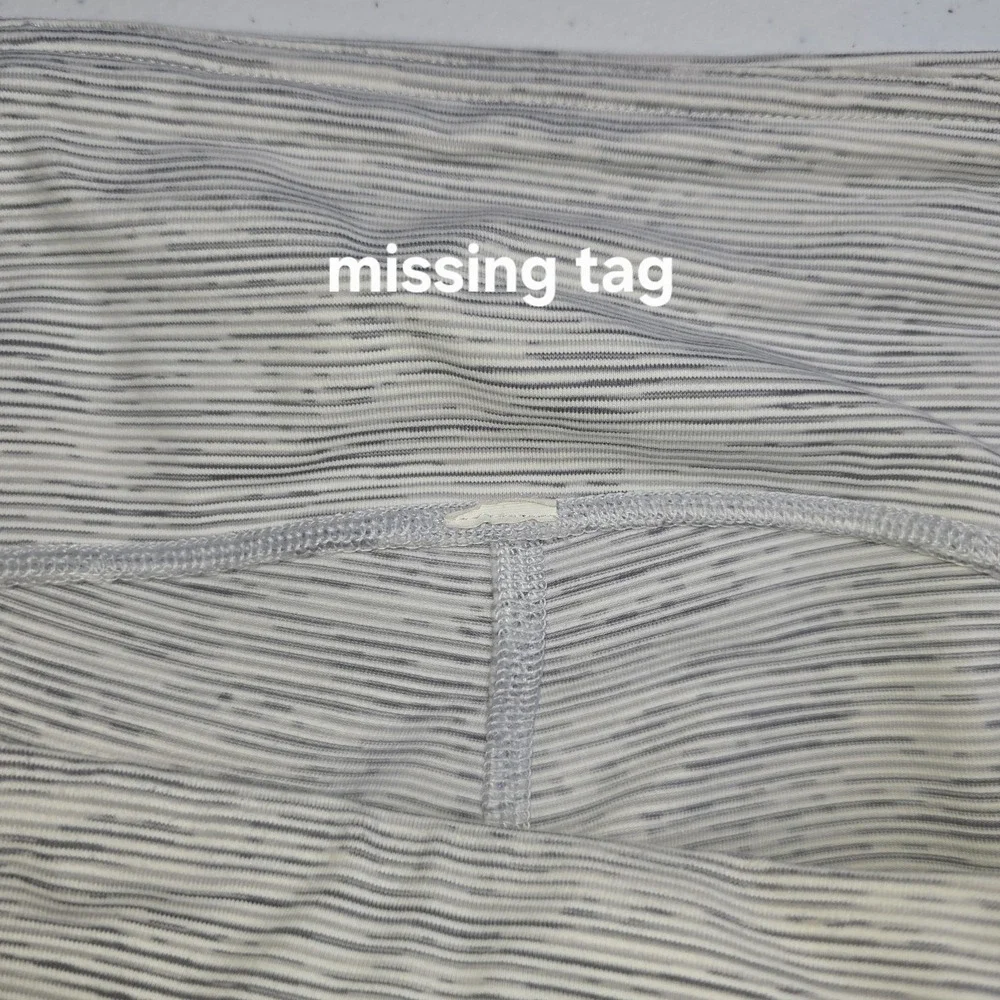 LULULEMON‎ Women's Size 6 Crop Leggings Gray White Stripe Pockets Zip -2651